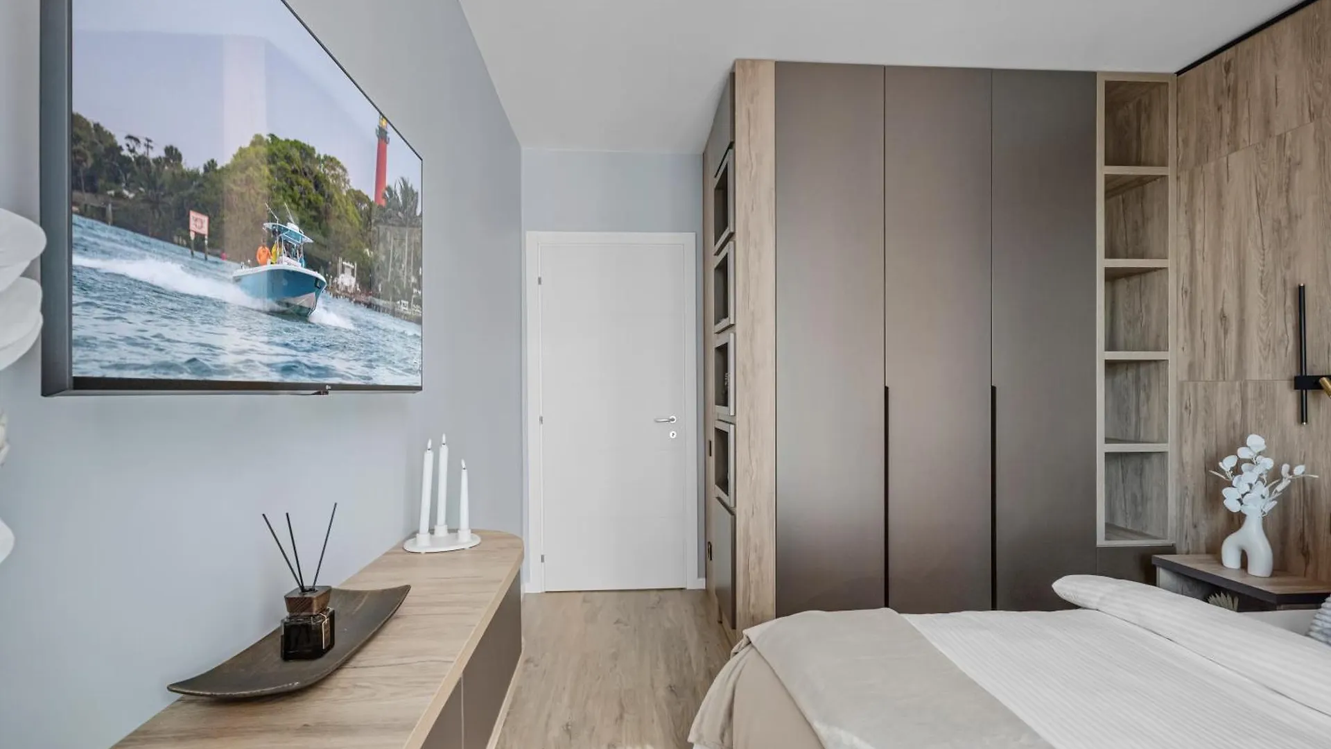 Awesome Apartment Deluxe Bucharest Romania