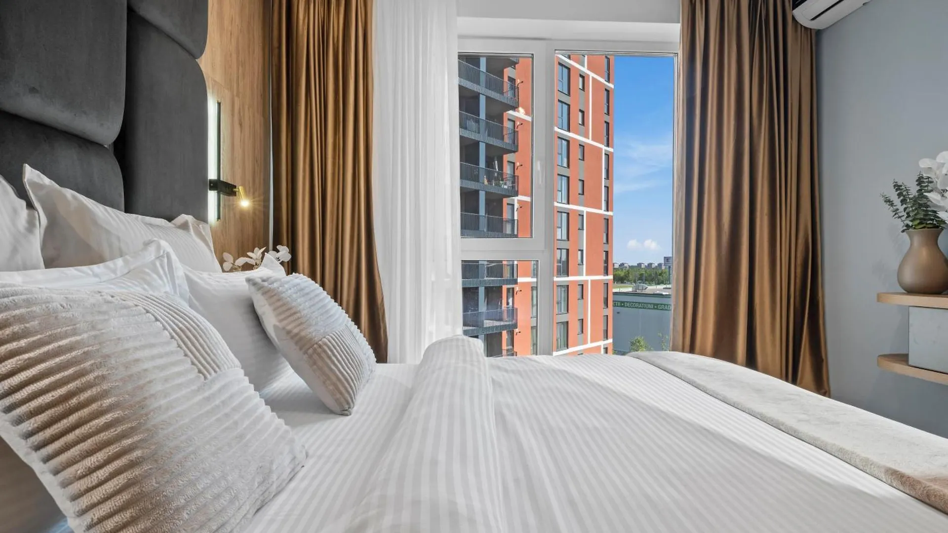 Awesome Apartment Deluxe Bucharest